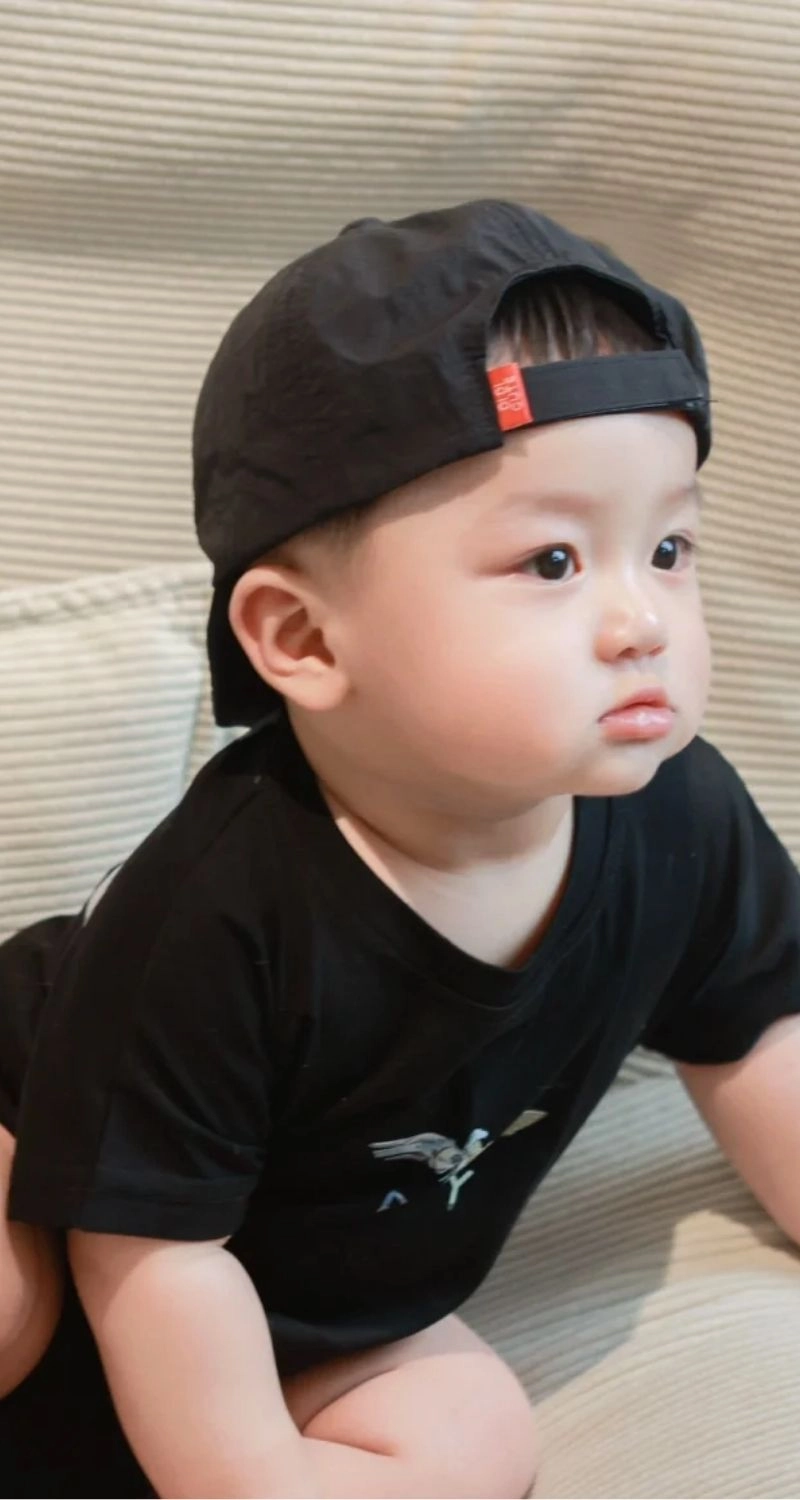 Hình nền bé trai dễ thương