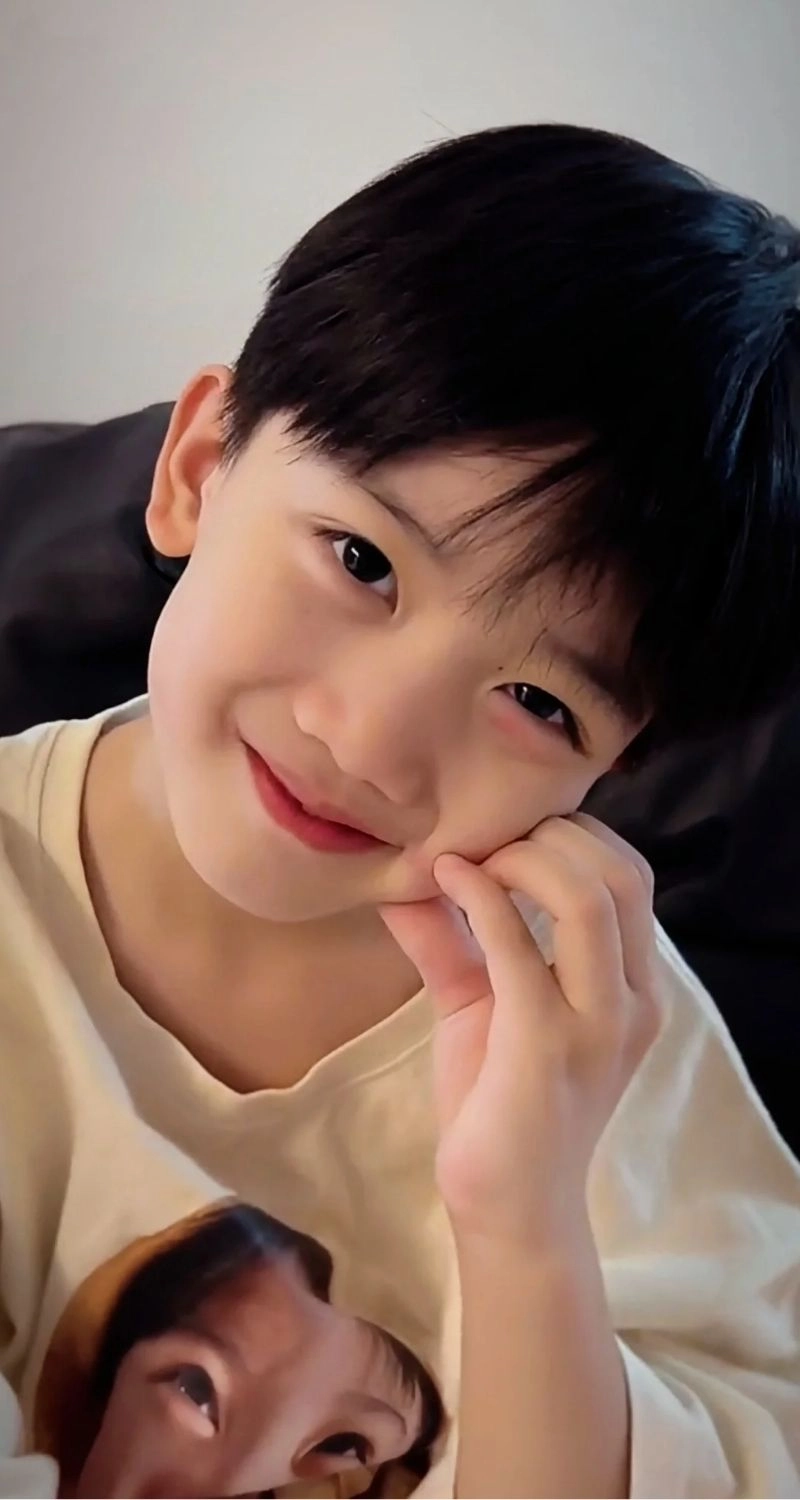 Hình nền cute bé trai