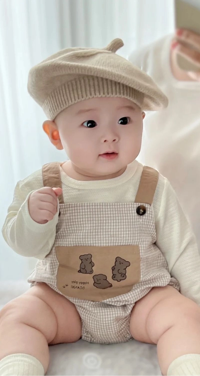 Hình nền cậu bé đáng yêu