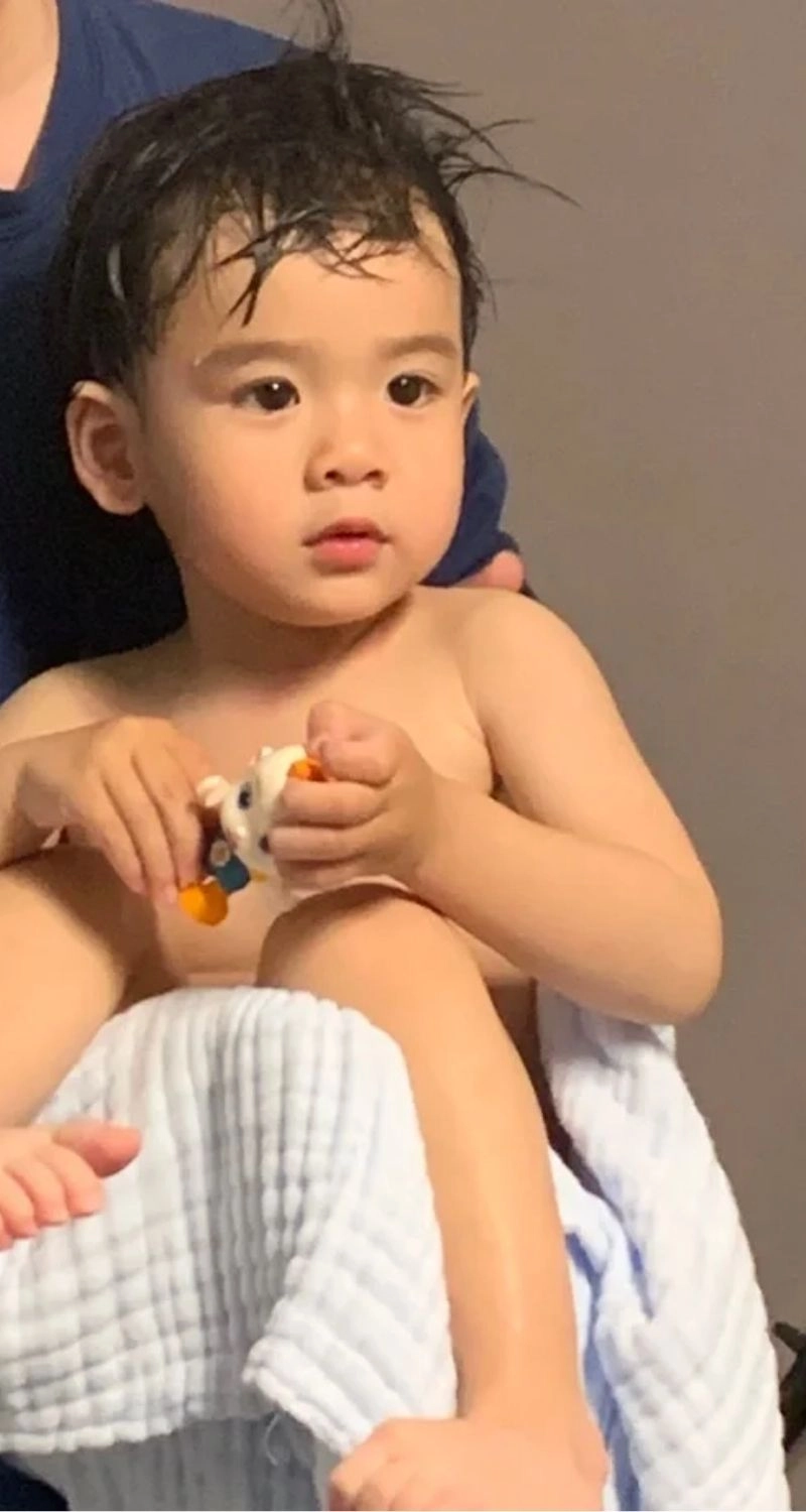 Hình nền em bé dễ thương