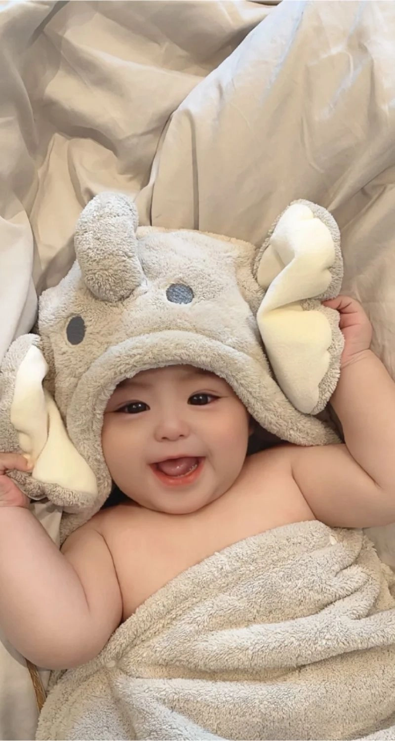 Ảnh nền điện thoại bé gái đáng yêu