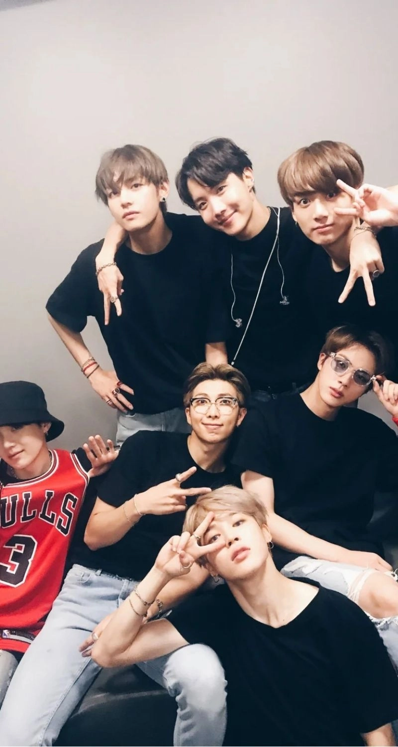 Hình BTS cute làm ảnh nền