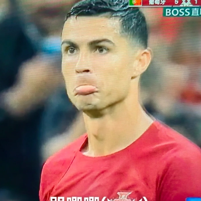 meme ronaldo mím môi