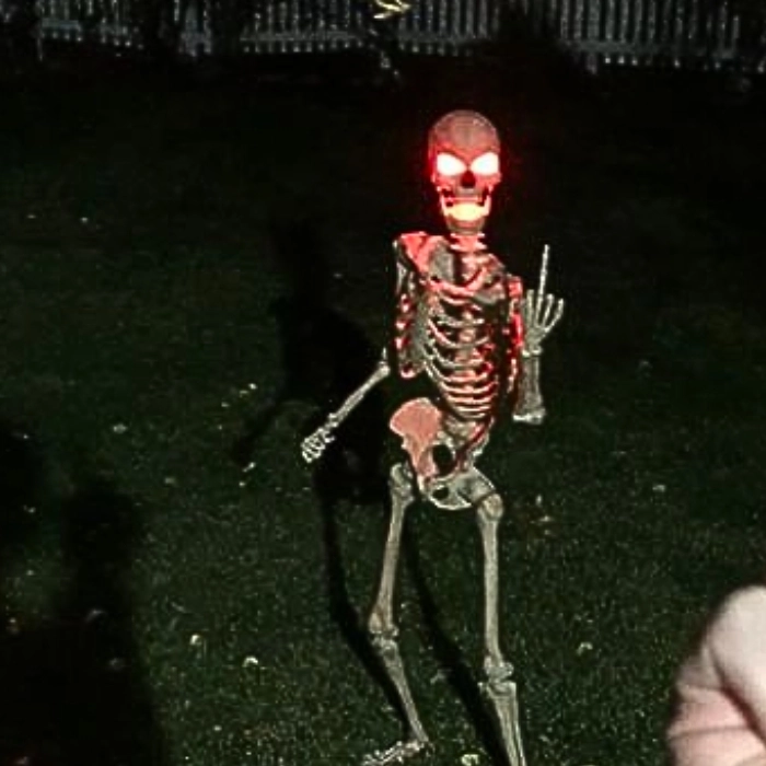 meme skeleton phát sáng