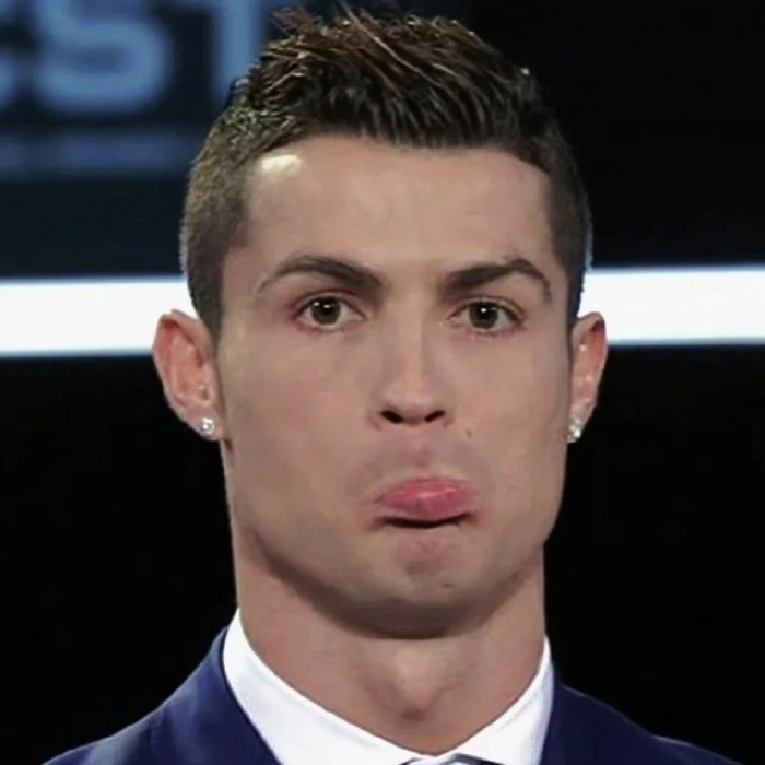 ronaldo meme bĩu môi