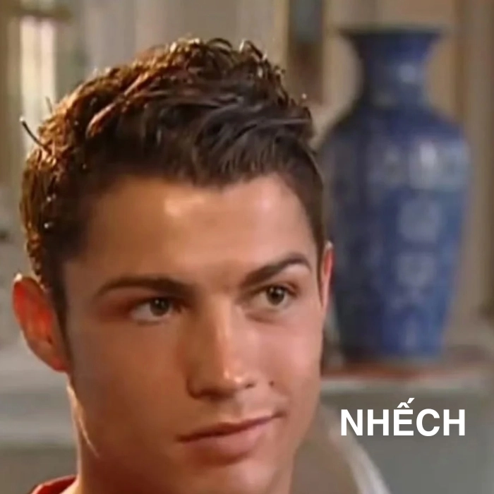 ronaldo meme nhếch